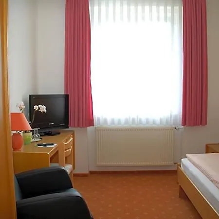 Goldner Anker 3*